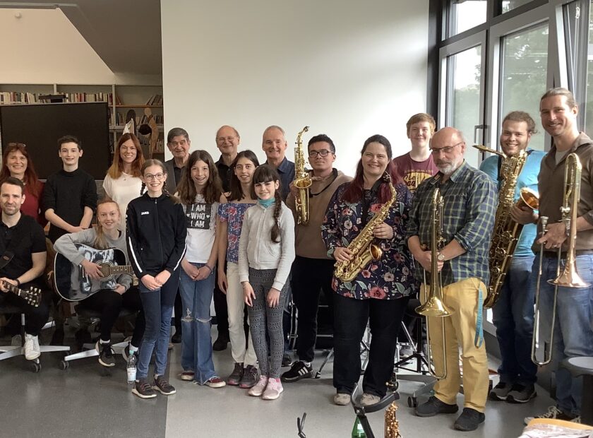Workshop für HOLAs Blechle – Schüler und Lehrer musizieren gemeinsam