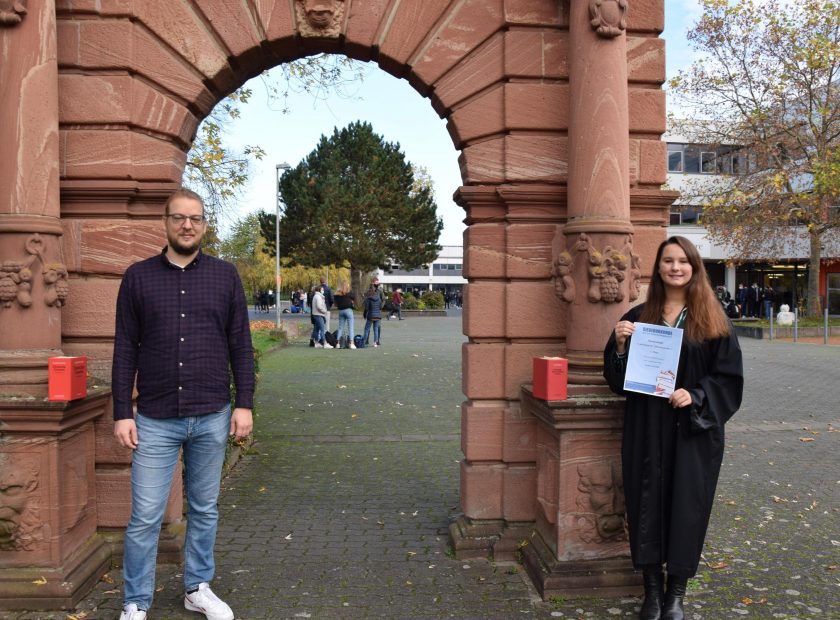 So sehen Hessensieger aus – Marina Mühlemann hat den besten Praktikumsbericht Hessens geschrieben!